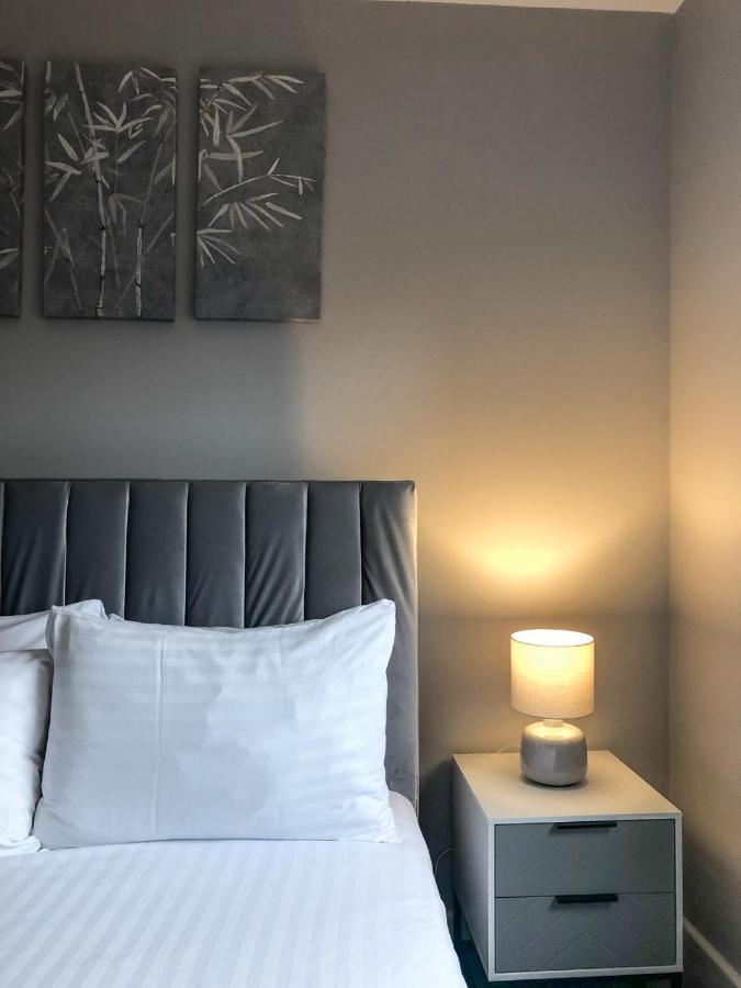Morland Apartments - Ромфорд Экстерьер фото