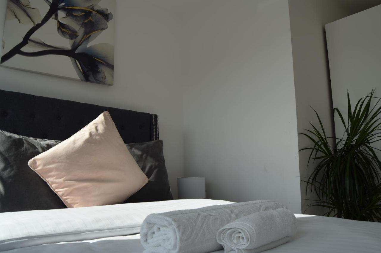 Morland Apartments - Ромфорд Экстерьер фото